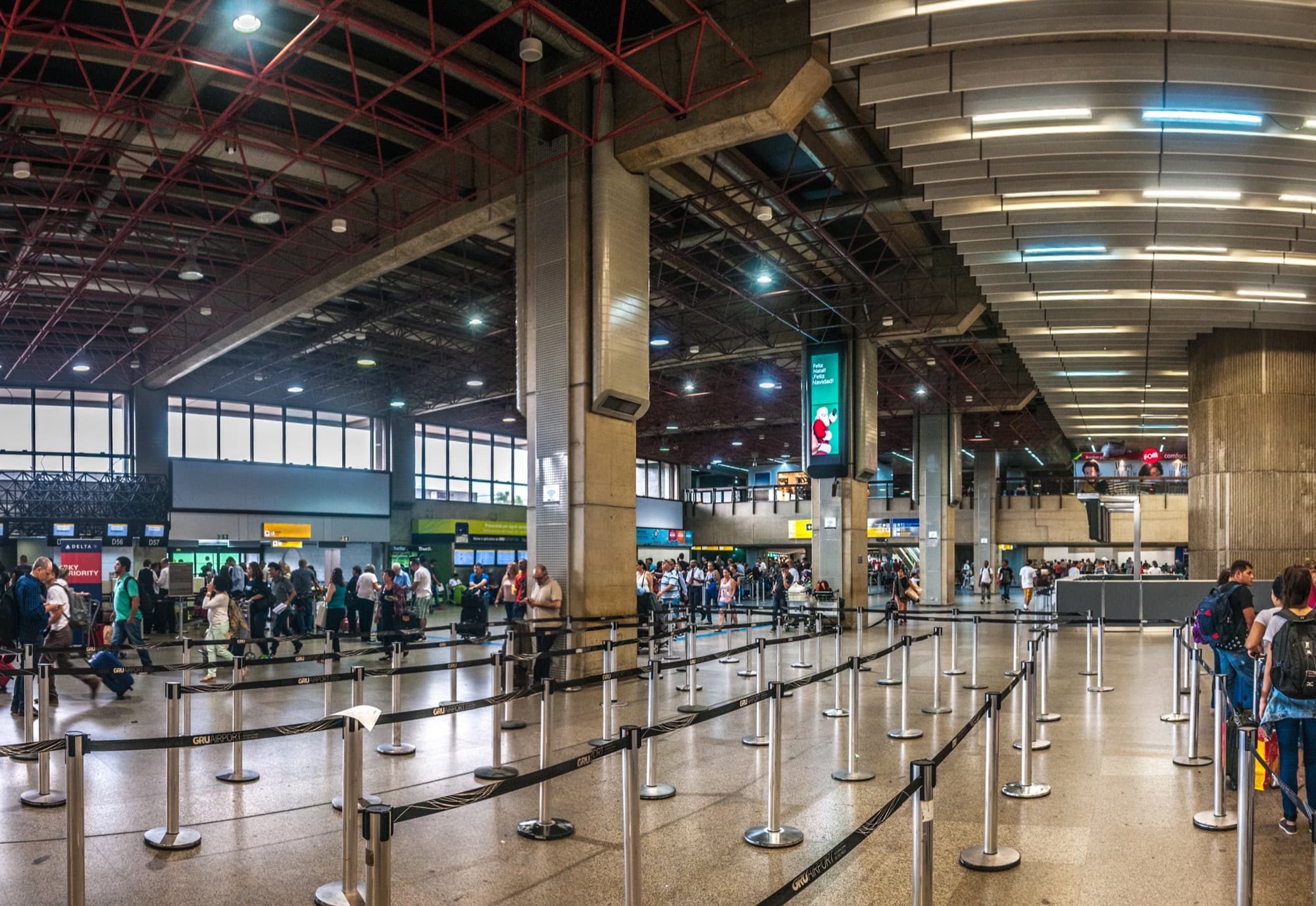 Saguão do Aeroporto Internacional de São Paulo-Guarulhos.